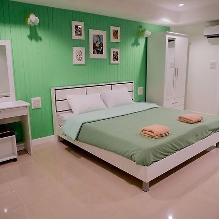 Uj Apartment Bang Saen Bagian luar foto