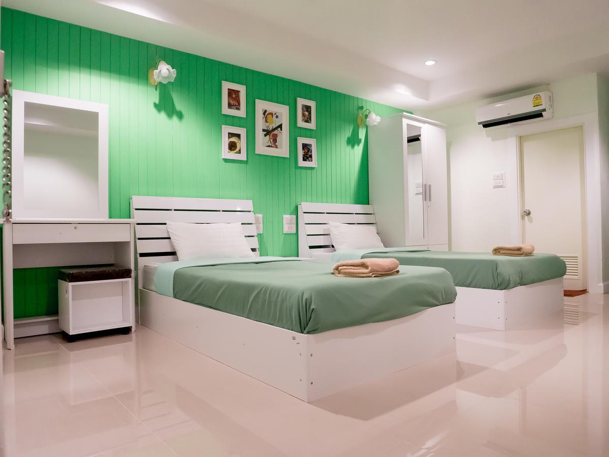 Uj Apartment Bang Saen Bagian luar foto