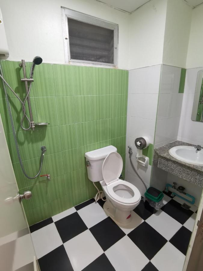 Uj Apartment Bang Saen Bagian luar foto